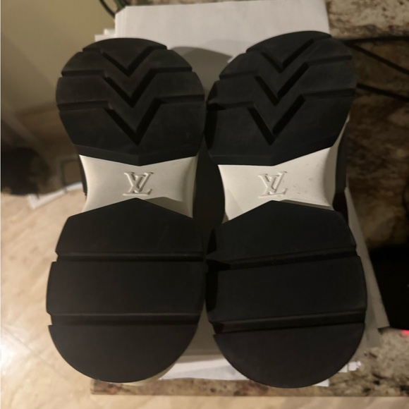 NEW- Louis Vuitton Monogrammed Running Shoes- 7.5 men’s size 9 women’s. - Picture 8 of 14